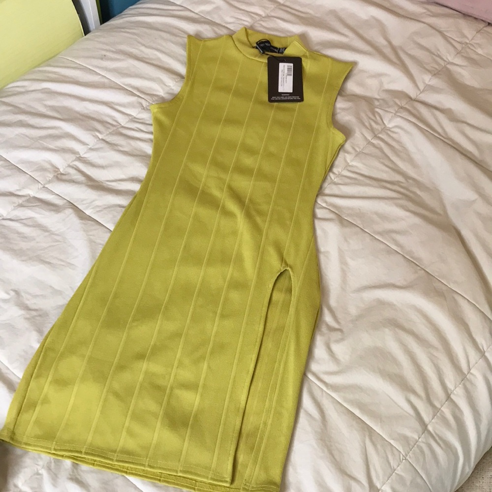 DEEP SLIT LIME DRESS